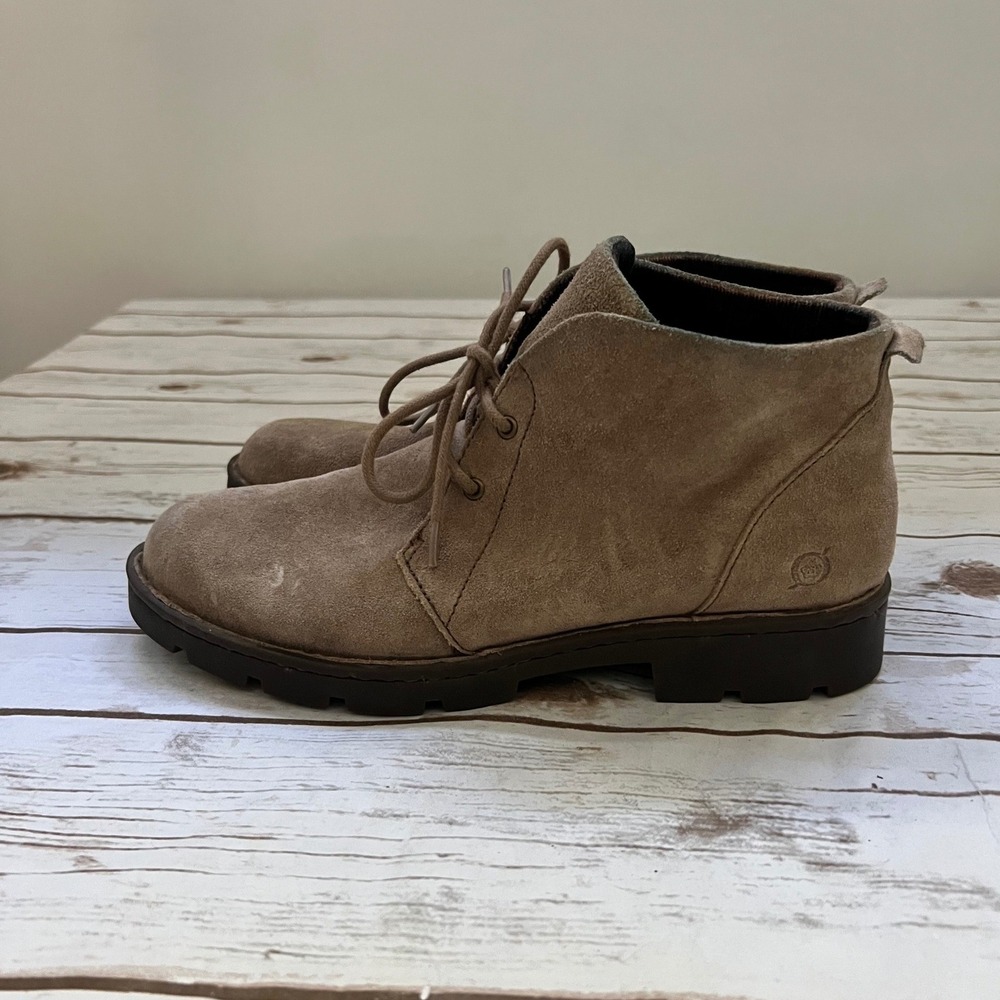 Born Chukka Boot Tan Distressed Suede Lace Up Lug Sole 9M